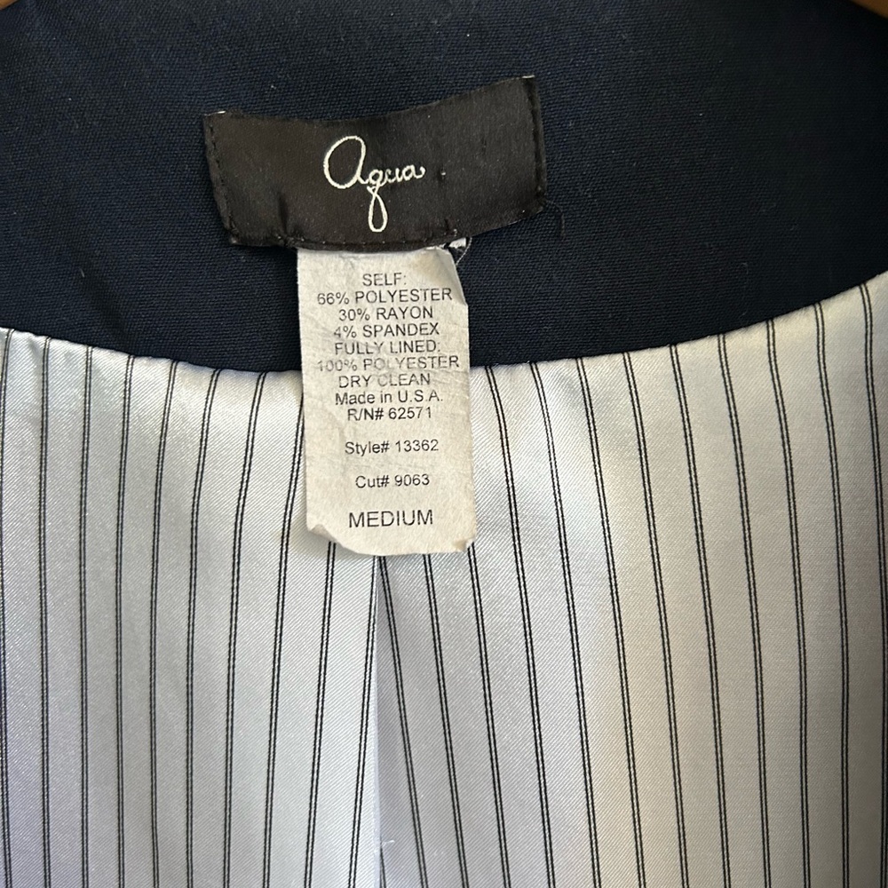 Aqua by Bloomingdale’s Black Tailored Blazer fully lined with Notched Lapels M - Picture 5 of 6